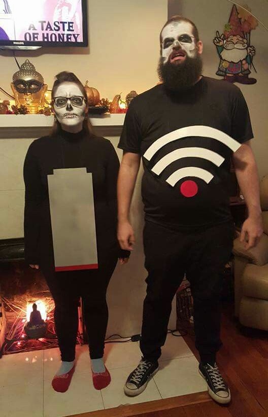 halloween tech costume ideas - dead battery and low wi-fi